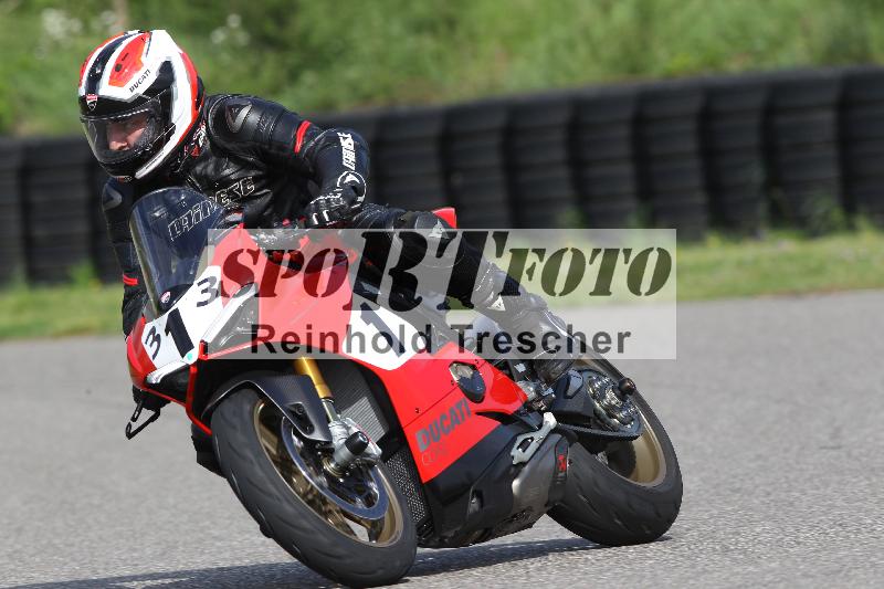 Archiv-2025/10 23.04.2025 Cornu Master School ADR/gruen-vert/313